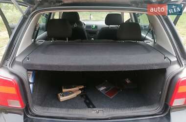 Хэтчбек Volkswagen Golf 2001 в 