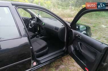 Хэтчбек Volkswagen Golf 2001 в 