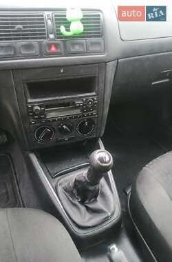 Хэтчбек Volkswagen Golf 2001 в 