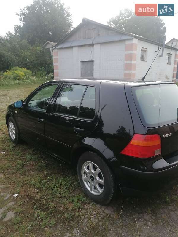 Хэтчбек Volkswagen Golf 2001 в Гоще