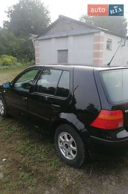 Хэтчбек Volkswagen Golf 2001 в 