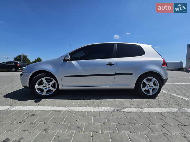 Хетчбек Volkswagen Golf 2004 в Львові