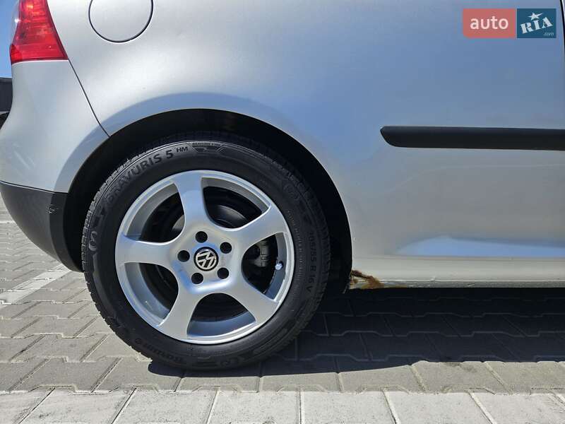 Хетчбек Volkswagen Golf 2004 в Львові
