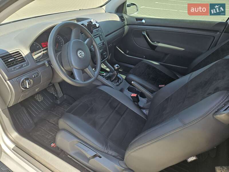 Хетчбек Volkswagen Golf 2004 в Львові