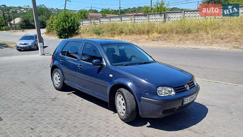 Хэтчбек Volkswagen Golf 2001 в Кропивницком