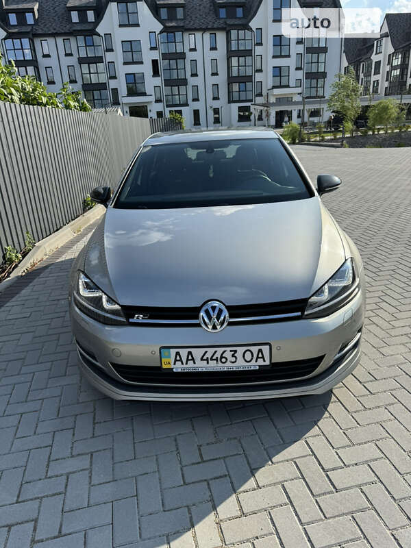 Хэтчбек Volkswagen Golf 2013 в Киеве