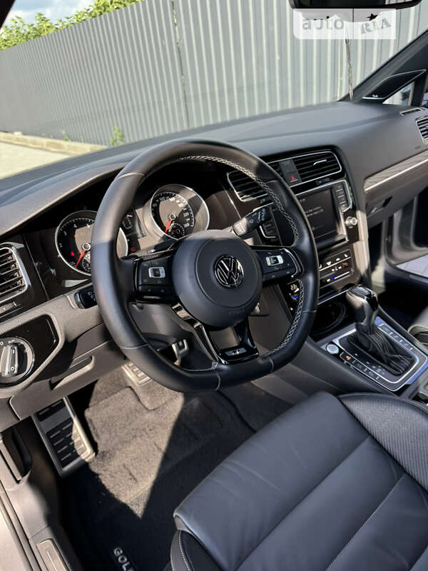 Хэтчбек Volkswagen Golf 2013 в Киеве