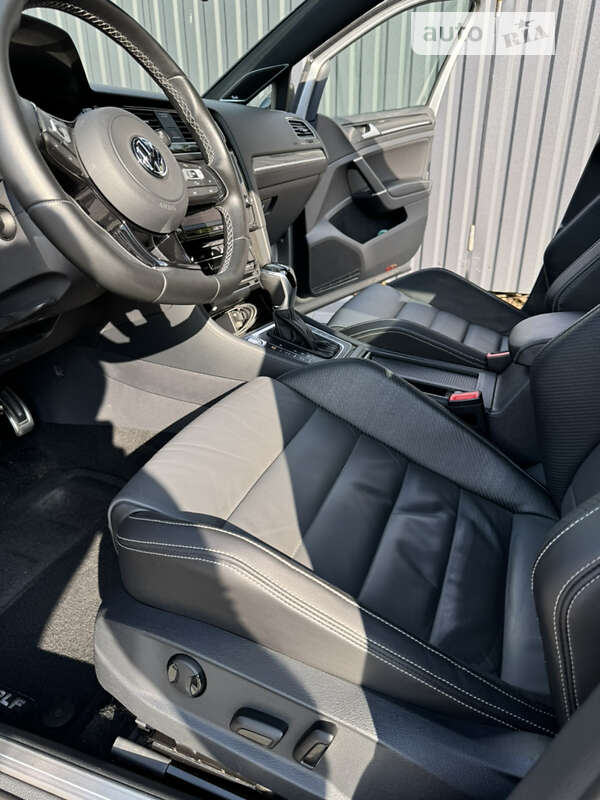 Хэтчбек Volkswagen Golf 2013 в Киеве