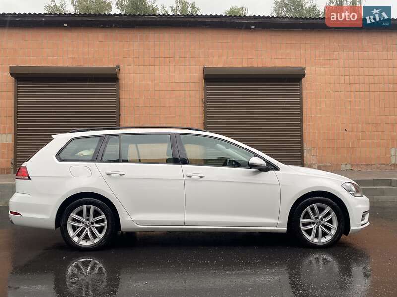 Універсал Volkswagen Golf 2018 в Рівному