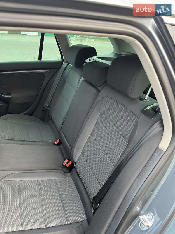 Універсал Volkswagen Golf 2009 в Золочеві