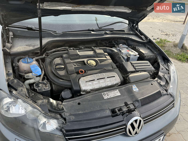 Універсал Volkswagen Golf 2009 в Золочеві