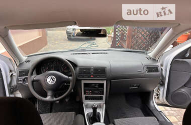 Хэтчбек Volkswagen Golf 2000 в 