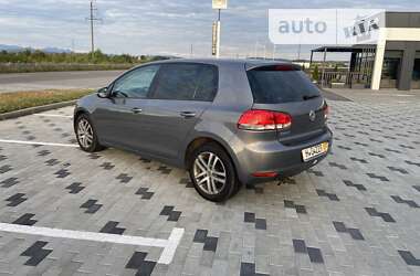 Хэтчбек Volkswagen Golf 2010 в Хусте