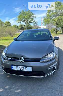 Хетчбек Volkswagen Golf 2016 в Дніпрі