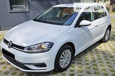 Хэтчбек Volkswagen Golf 2017 в Киеве