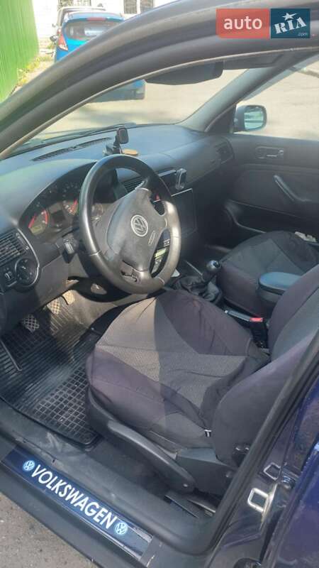 Хэтчбек Volkswagen Golf 2000 в Желтых Водах