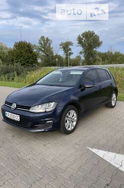 Хэтчбек Volkswagen Golf 2016 в Киеве