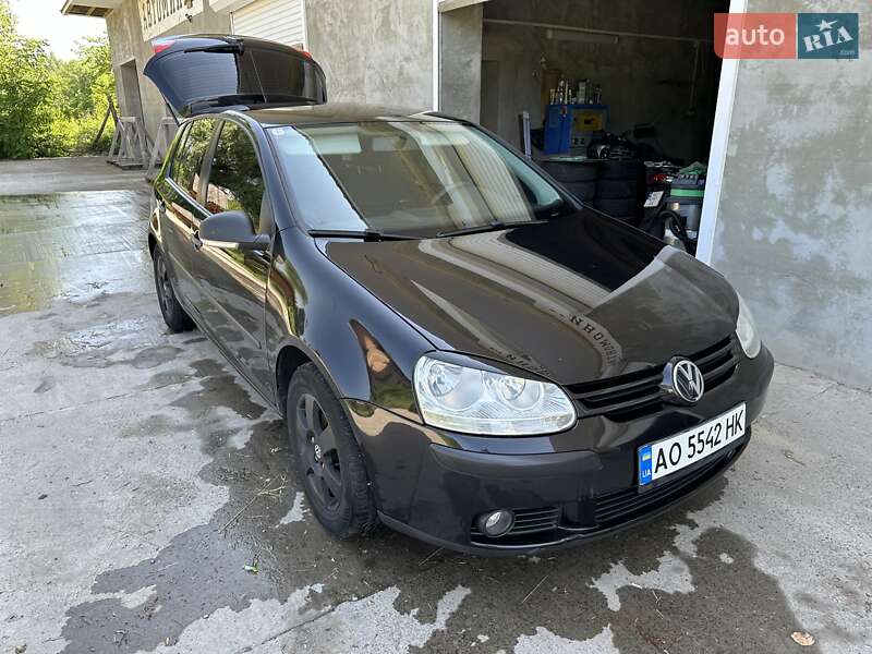 Хэтчбек Volkswagen Golf 2006 в Берегово