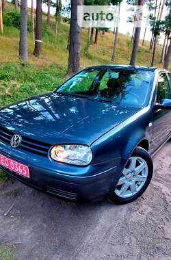 Хэтчбек Volkswagen Golf 2003 в Тростянце