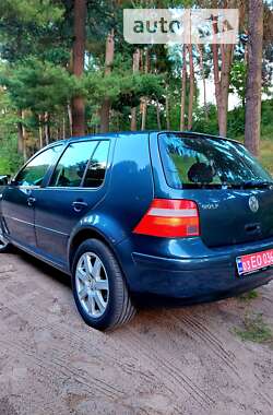 Хэтчбек Volkswagen Golf 2003 в Тростянце