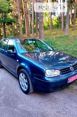 Хэтчбек Volkswagen Golf 2003 в Тростянце