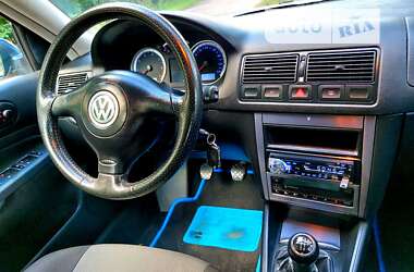 Хэтчбек Volkswagen Golf 2003 в Тростянце