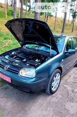 Хэтчбек Volkswagen Golf 2003 в Тростянце