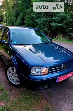 Хэтчбек Volkswagen Golf 2003 в Тростянце