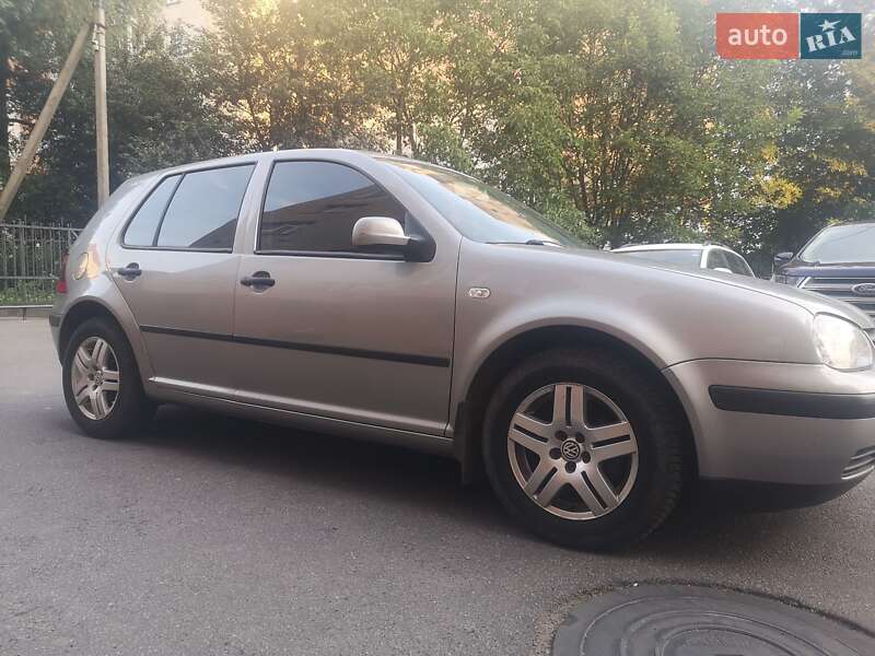 Хетчбек Volkswagen Golf 2002 в Хмельницькому
