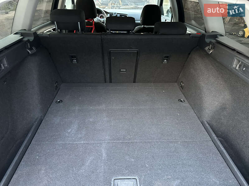 Универсал Volkswagen Golf 2014 в Львове