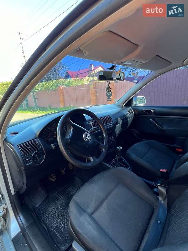 Хетчбек Volkswagen Golf 2002 в Дрогобичі