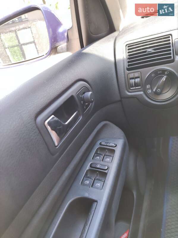 Хэтчбек Volkswagen Golf 2002 в Львове