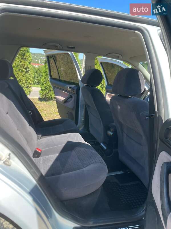 Хетчбек Volkswagen Golf 1998 в Чернівцях