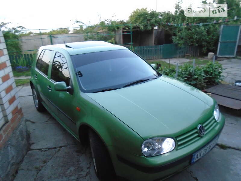 Хэтчбек Volkswagen Golf 1998 в Котельве