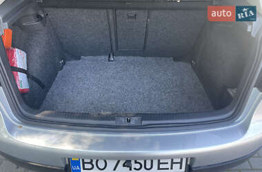 Хэтчбек Volkswagen Golf 2005 в 
