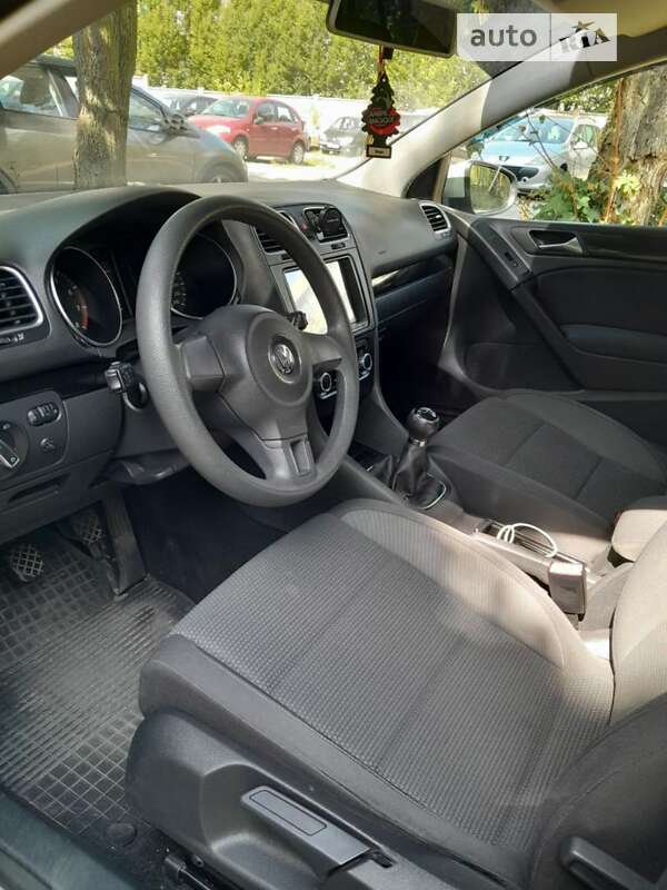 Хэтчбек Volkswagen Golf 2009 в Новояворовске