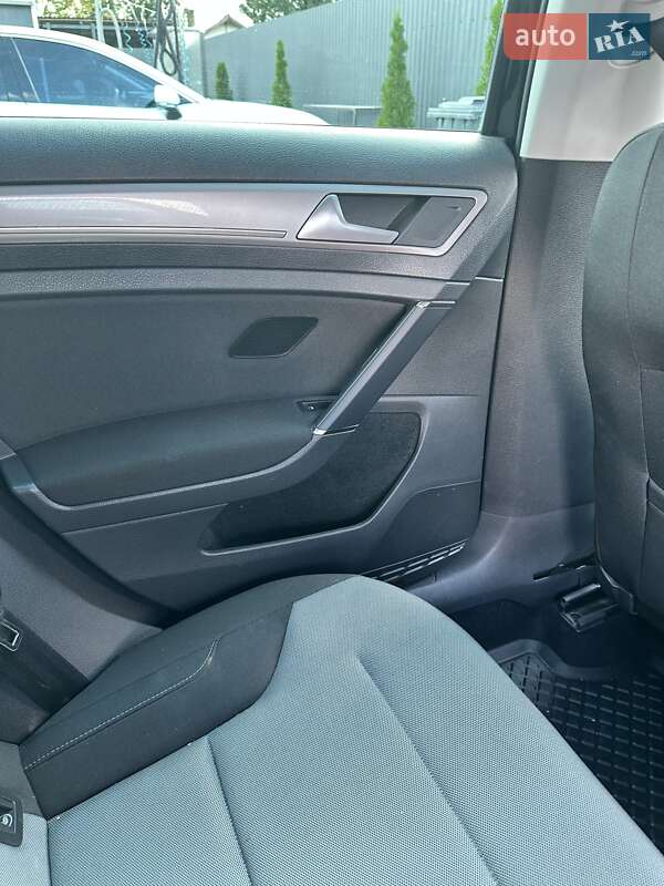 Хетчбек Volkswagen Golf 2015 в Львові