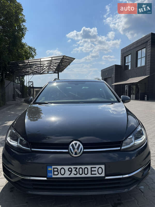 Універсал Volkswagen Golf 2017 в Тернополі