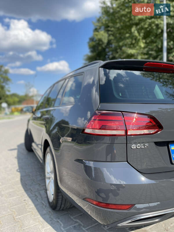 Універсал Volkswagen Golf 2017 в Тернополі