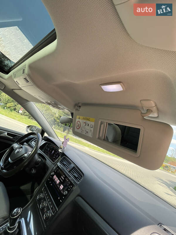 Універсал Volkswagen Golf 2017 в Тернополі