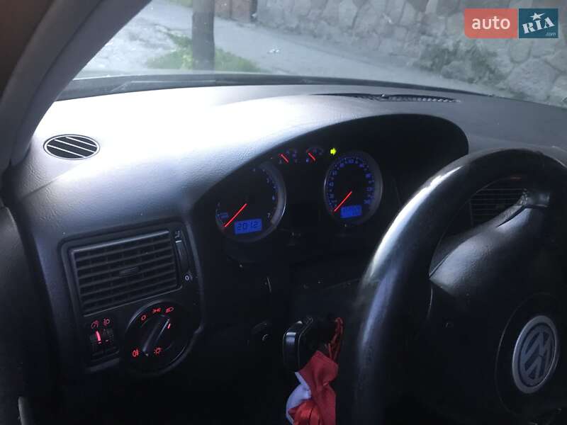 Хетчбек Volkswagen Golf 2003 в Мукачевому