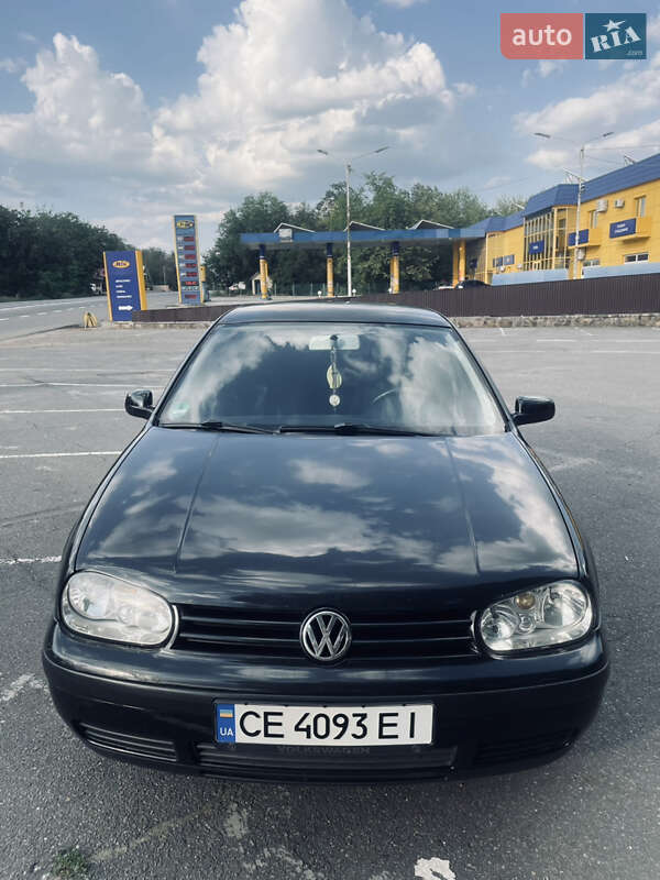 Хэтчбек Volkswagen Golf 2000 в Черновцах