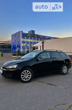 Универсал Volkswagen Golf 2010 в Тростянце