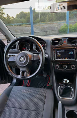 Универсал Volkswagen Golf 2010 в Тростянце