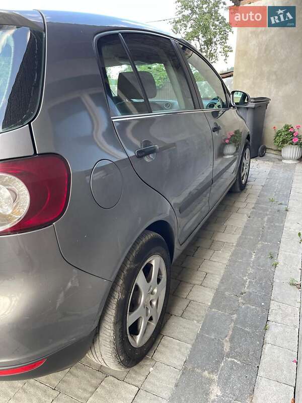 Хетчбек Volkswagen Golf 2005 в Івано-Франківську