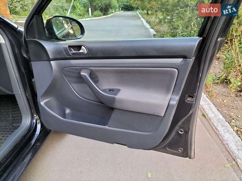 Универсал Volkswagen Golf 2009 в Бершади