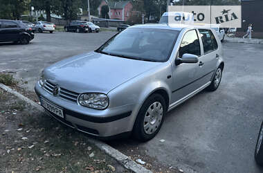 Хетчбек Volkswagen Golf 2002 в Києві