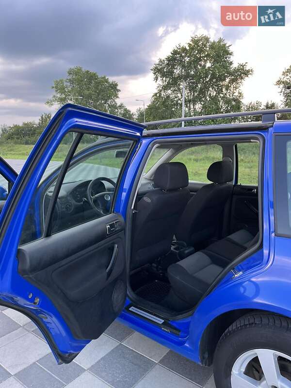 Універсал Volkswagen Golf 2003 в Самборі