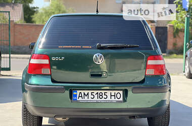 Хэтчбек Volkswagen Golf 2003 в 