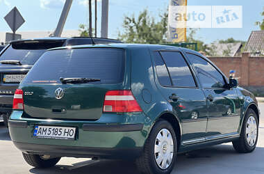 Хэтчбек Volkswagen Golf 2003 в 